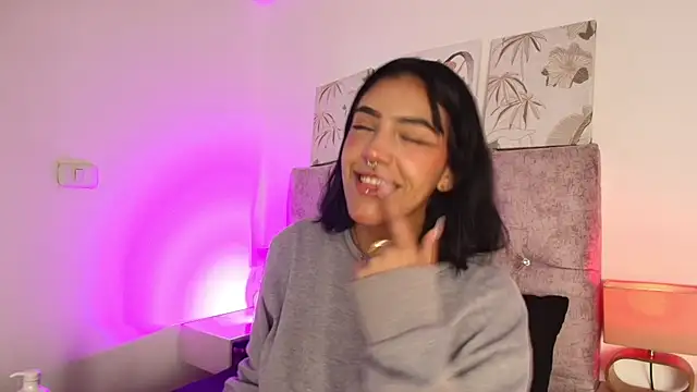 Dulce Bella  online show from February 23, 3:18 am