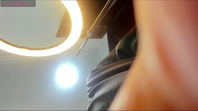 Hillarytonsonx online show from April 8, 1:46 pm