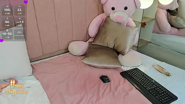 ayelen spacee online show from October 25, 8:22 am