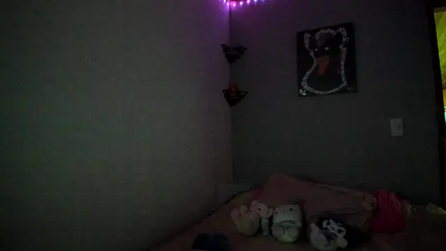 XBODTRIIPX online show from April 23, 2:52 am