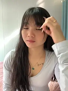 Emlyly-18 online show from November 5, 1:55 am