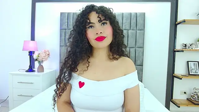 Skyler Fox  online show from October 8, 8:35 pm