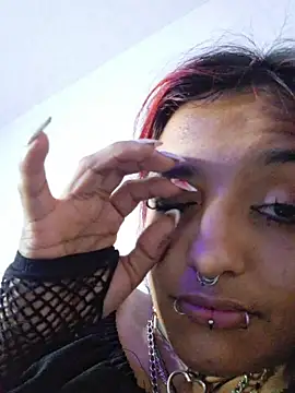 carolinerue online show from April 22, 5:04 am