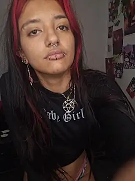 carolinerue online show from March 23, 12:50 am