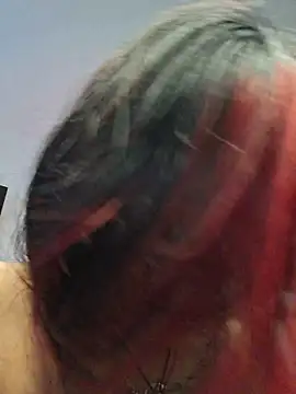 carolinerue online show from April 3, 11:52 am