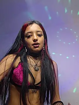 carolinerue online show from April 18, 11:26 pm