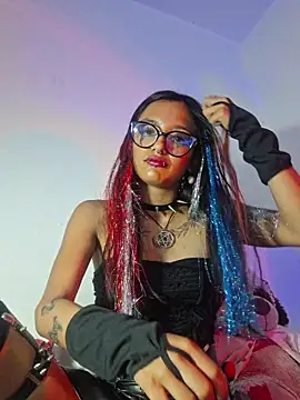 carolinerue online show from November 10, 11:16 am