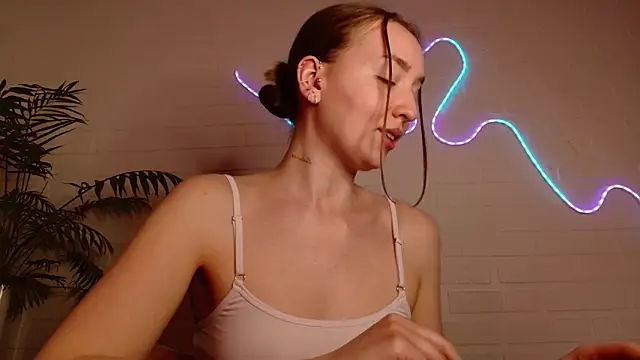 WhitePrincessLuna online show from March 17, 4:22 pm