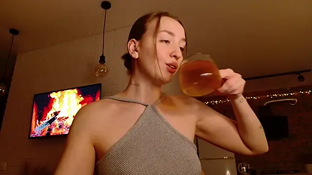 WhitePrincessLuna online show from January 18, 2:35 pm