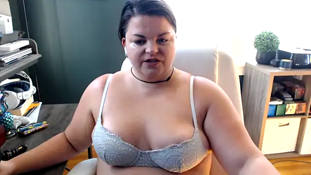 PlayWithBrittany online show from September 28, 3:50 pm