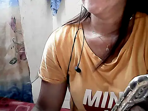 yoursPinayMama1682 online show from December 18, 12:48 am