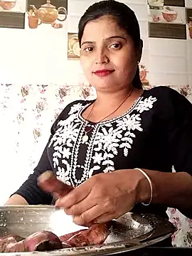 Hot-Pooja25 online show from February 7, 10:08 am