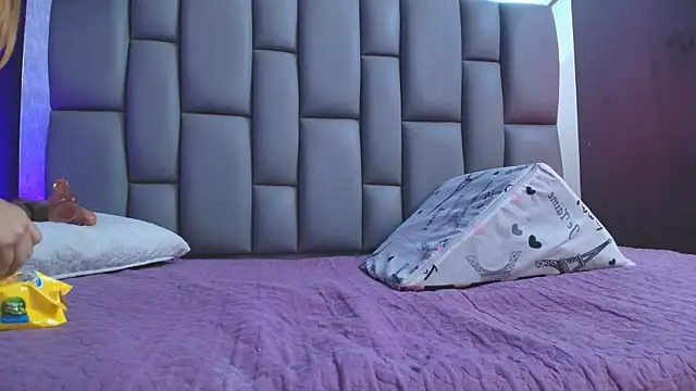 kissme luna online show from September 17, 7:12 pm