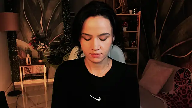 MonicaFarmer online show from October 6, 5:29 pm