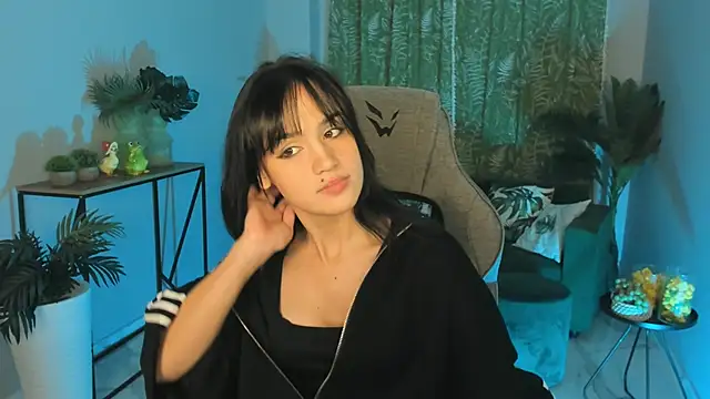 MonicaFarmer online show from October 18, 8:32 pm