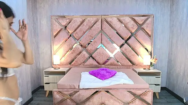 ANABELL BROWN online show from October 1, 7:30 pm