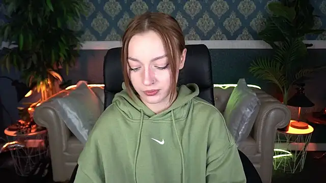 FoxyMayy online show from April 17, 2:19 pm