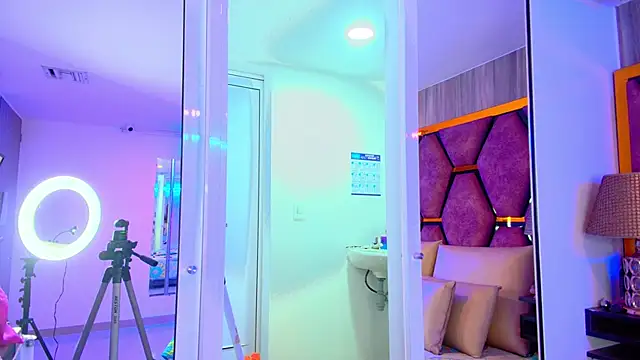 Leslie Bussh  online show from February 26, 12:37 pm