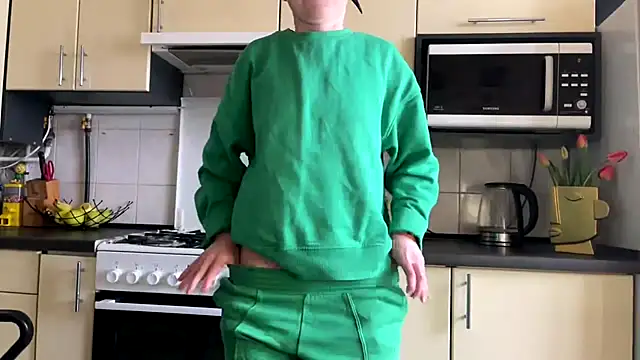 MartaLuna  online show from April 13, 12:50 pm