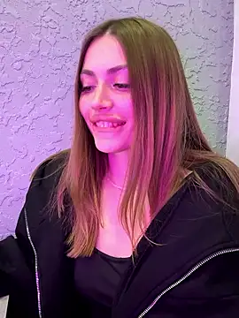 Elizabeth Tay online show from January 18, 8:05 pm