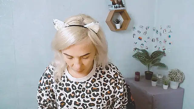 EmmaCat  online show from October 8, 5:23 am