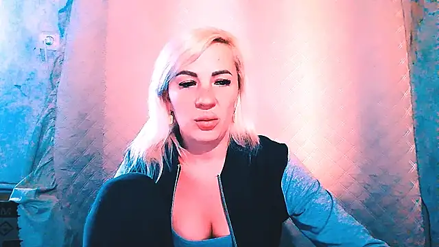 EmmaCat  online show from September 16, 5:15 am