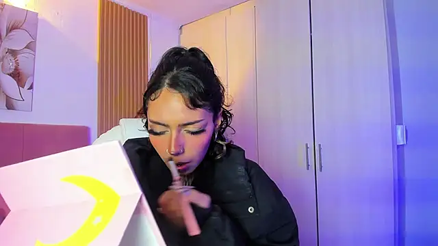 KoraRousee online show from October 7, 1:37 pm