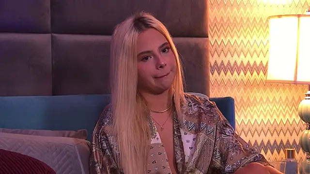 YssabelFox online show from October 5, 3:11 am