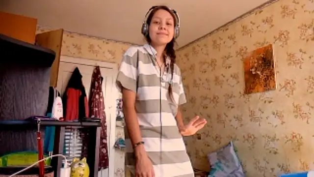 QutieDaSweet online show from September 18, 8:13 am