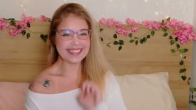 Lilith Bonheur online show from October 18, 9:16 pm