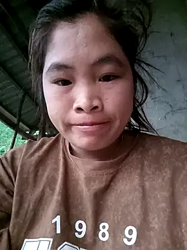 Luyen004 online show from March 2, 11:21 pm