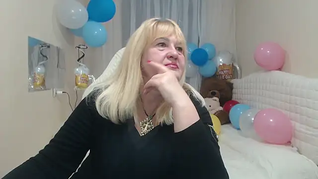 EmmaEllison online show from October 3, 11:59 am