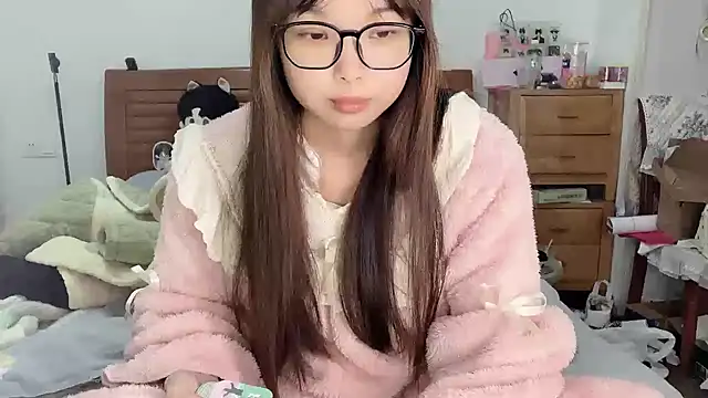 Akong11 online show from November 18, 2:23 am