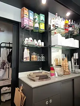 ainaht online show from April 22, 9:39 am