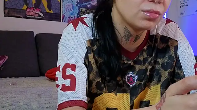 KiraQuinn1 online show from March 11, 7:27 pm