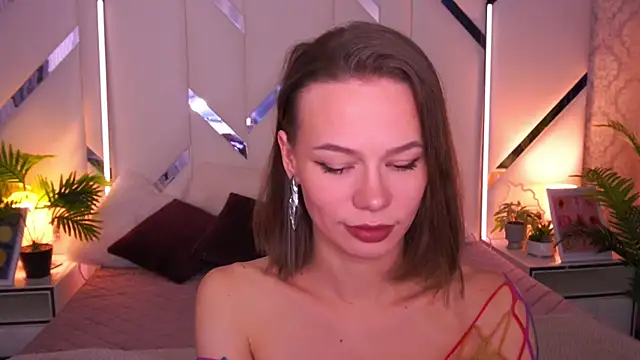 ShyySiren online show from December 21, 9:02 am