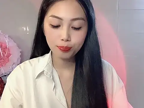 Lyly4757 online show from October 28, 2:34 pm