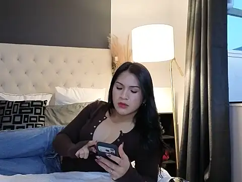 ZoeyJohnson online show from June 12, 5:15 am