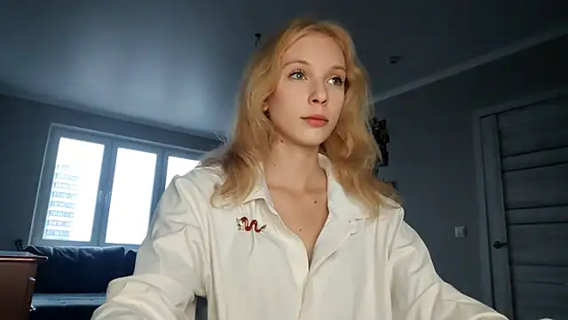 Fafa Fluff online show from September 18, 3:10 pm