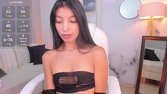 Tiffany Low online show from March 30, 2:05 pm