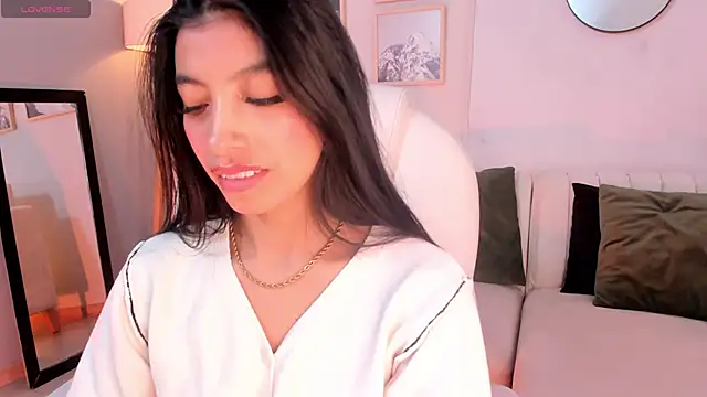 Tiffany Low online show from February 25, 3:10 pm