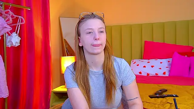 BeatriceBinoche online show from March 10, 6:28 am