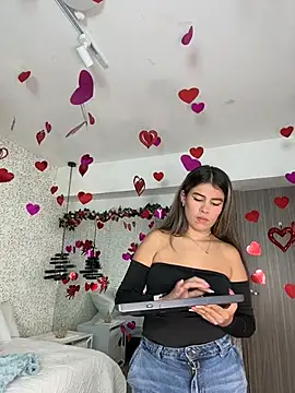 EMILIIA RICHTER   online show from February 4, 7:50 pm