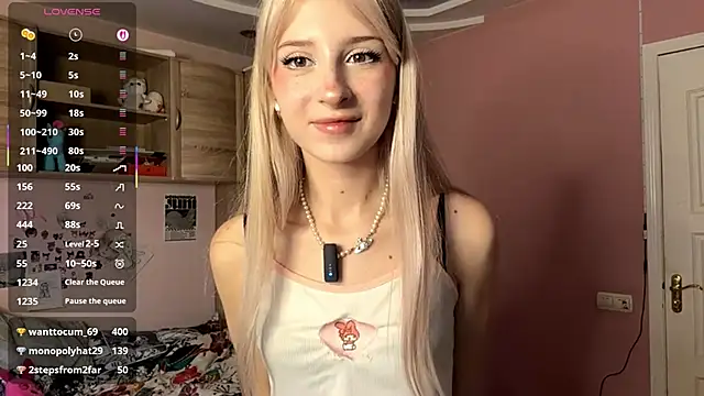 FridaAaberg online show from October 16, 7:11 am