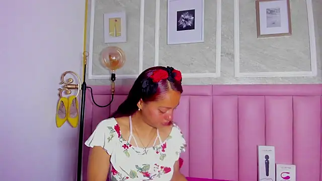 HoollyHendrix online show from January 14, 8:36 pm