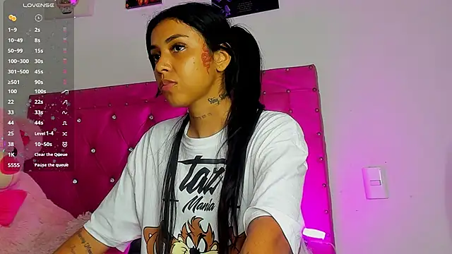 dahiiangomezz online show from June 27, 1:18 am