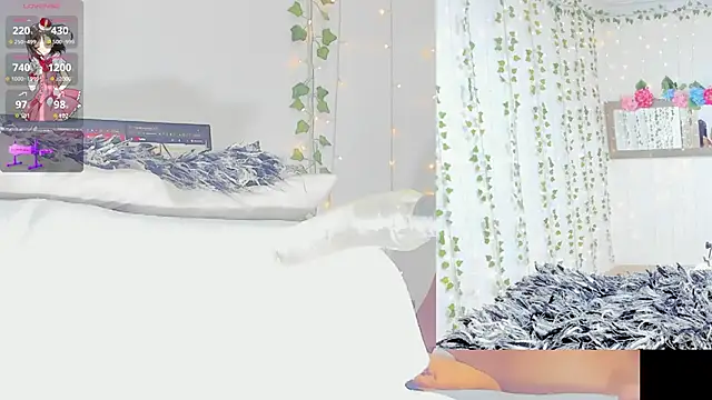 Ashley  Jones   online show from February 18, 9:08 am