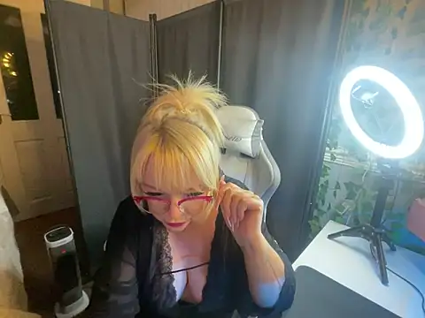 BonnyDesire online show from March 31, 7:03 pm