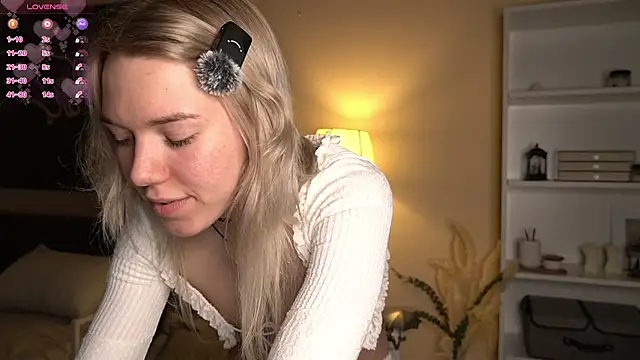 DianeHonnette online show from February 15, 7:24 pm