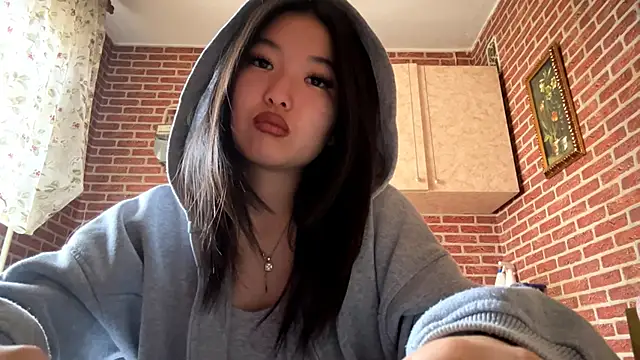 EmmaLeexth online show from March 15, 10:06 am